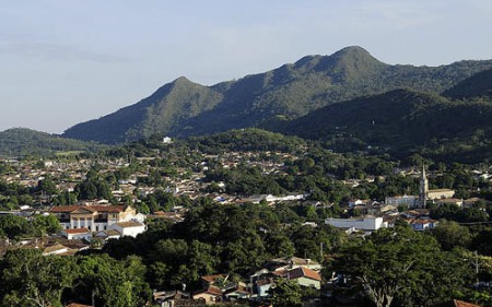 Vista parcial da Cidade de Goiás, cercada pelas montanhas e a natureza generosa do cerrado  - Guilherme Andrade/UOL